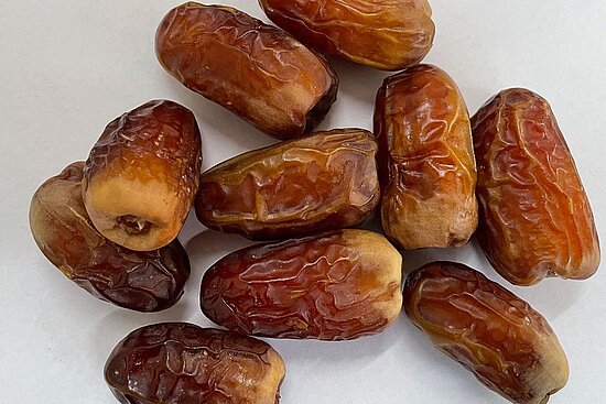 Dates pitting and packing solution